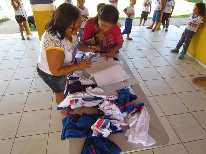 Mais escolas municipais da zona rural recebem fardamentos - Imagem 7