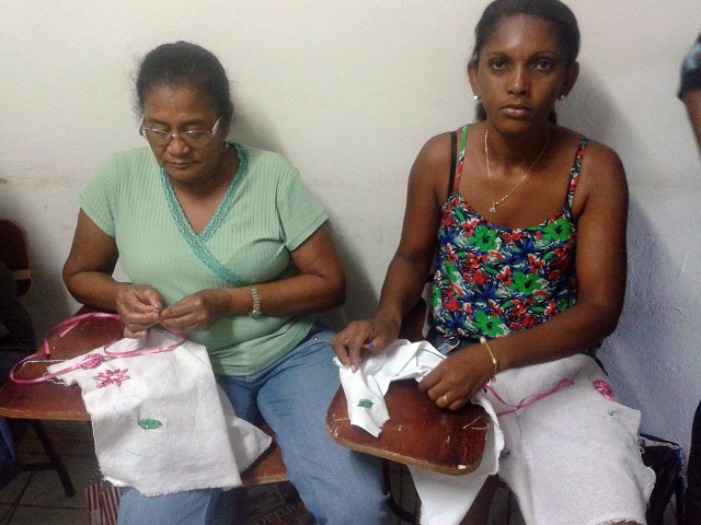 Prefeitura de Oeiras promove oficina de bordado para mães de famílias - Imagem 3