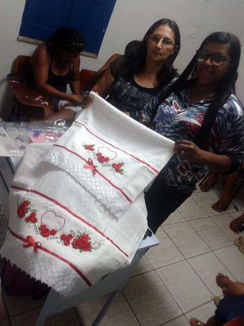 Prefeitura de Oeiras promove oficina de bordado para mães de famílias - Imagem 9