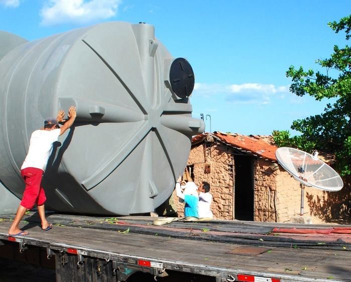 Do sonho à realidade: Prefeita Vânia Ribeiro entrega cisternas para 500 famílias de Cajueiro da Praia - Imagem 10