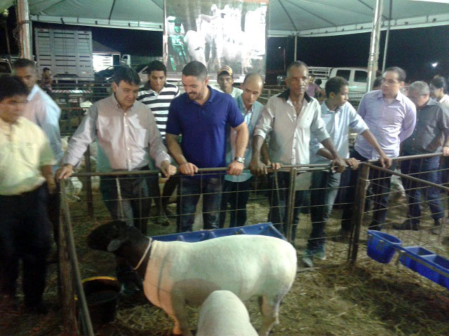 Wellington Dias visita EXPOEIRAS e doa tratores para produtores primários - Imagem 17