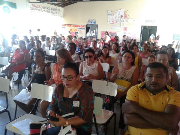 Durante evento professores fazem manifesto contra terceirização - Imagem 11
