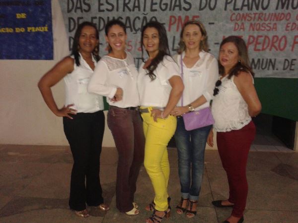 Durante evento professores fazem manifesto contra terceirização - Imagem 23