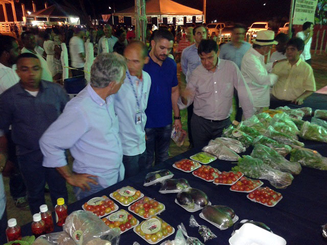 Wellington Dias visita EXPOEIRAS e doa tratores para produtores primários - Imagem 8