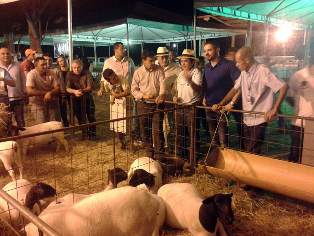 Wellington Dias visita EXPOEIRAS e doa tratores para produtores primários - Imagem 21