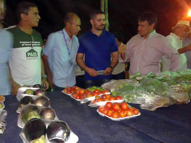 Wellington Dias visita EXPOEIRAS e doa tratores para produtores primários - Imagem 9