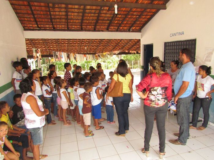 Prefeitura continua com a entrega de fardamento escolar no interior do município - Imagem 12