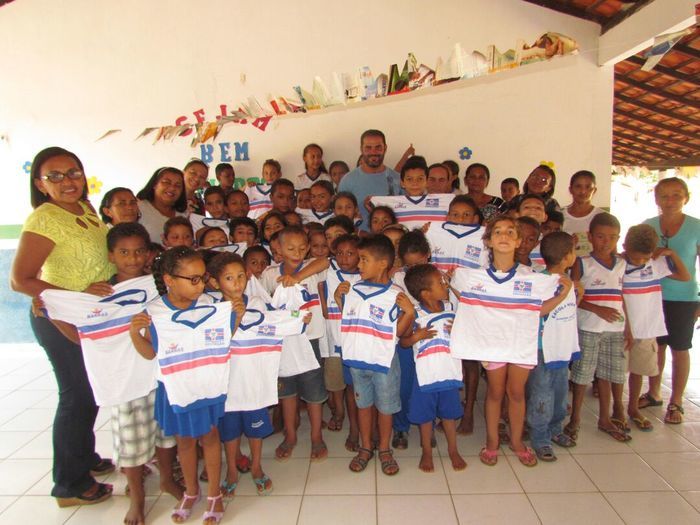 Prefeitura continua com a entrega de fardamento escolar no interior do município - Imagem 5