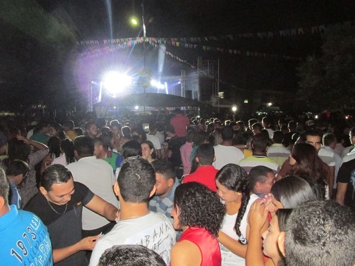 Mara Pavanelly agita o Aniversário de 78 anos de São Pedro do Piaui - Imagem 6