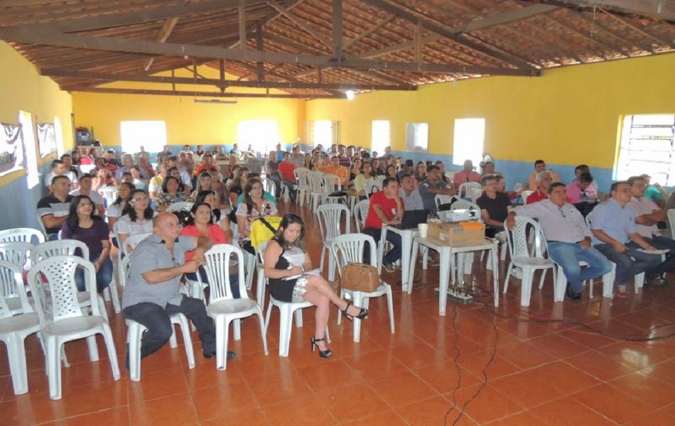 Prefeita Neuma Café realiza encontro com todos os setores da administração 