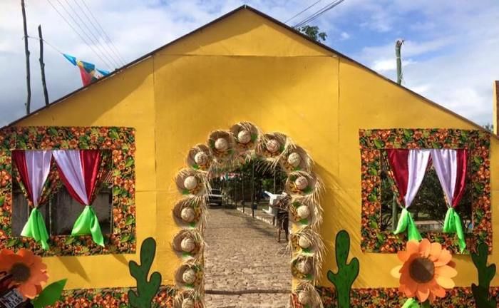 Resumo do 1º dia do XIX festival junino da cidade de N. S. dos Remédios - Imagem 12