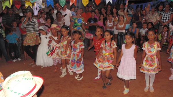 Escolinha Tia Loura realizou Arraia com crianças  - Imagem 24