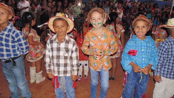 Escolinha Tia Loura realizou Arraia com crianças  - Imagem 19