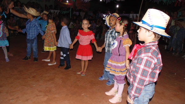 Escolinha Tia Loura realizou Arraia com crianças  - Imagem 3