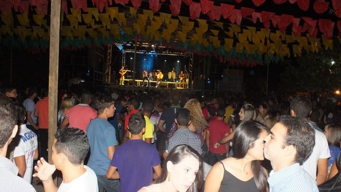 Tá bombando o 29º Festejos Juninos do bairro Codó em Dom Expedito Lopes - Imagem 42