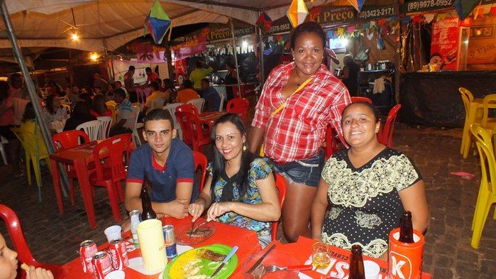 Tá bombando o 29º Festejos Juninos do bairro Codó em Dom Expedito Lopes - Imagem 21