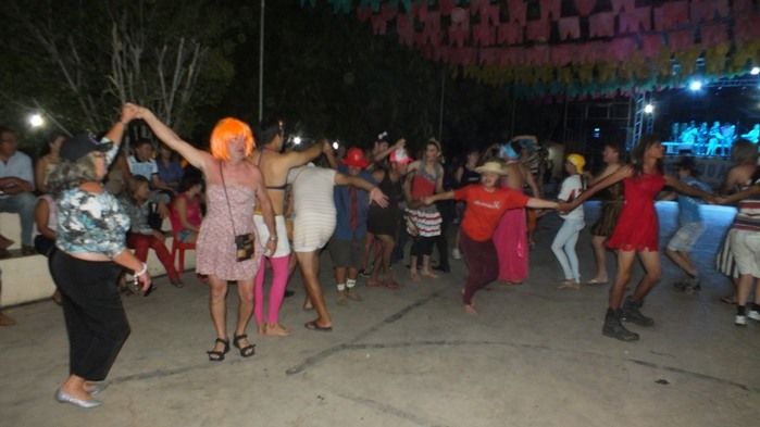 Centenas de pessoas prestigiaram   o  segundo dia dos  festejos do bairro Codó em Dom Expedito Lopes - Imagem 52