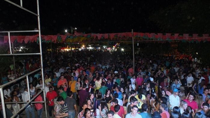 Centenas de pessoas prestigiaram   o  segundo dia dos  festejos do bairro Codó em Dom Expedito Lopes - Imagem 105