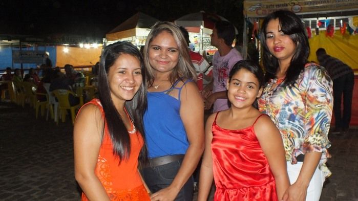 Centenas de pessoas prestigiaram   o  segundo dia dos  festejos do bairro Codó em Dom Expedito Lopes - Imagem 60