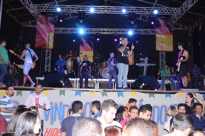 Centenas de pessoas prestigiaram   o  segundo dia dos  festejos do bairro Codó em Dom Expedito Lopes - Imagem 217