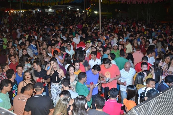 Centenas de pessoas prestigiaram   o  segundo dia dos  festejos do bairro Codó em Dom Expedito Lopes - Imagem 203