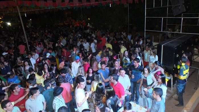 Centenas de pessoas prestigiaram   o  segundo dia dos  festejos do bairro Codó em Dom Expedito Lopes - Imagem 104