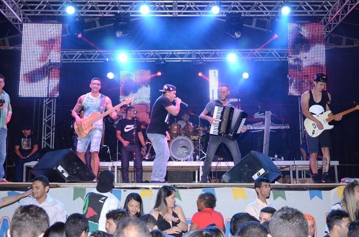 Centenas de pessoas prestigiaram   o  segundo dia dos  festejos do bairro Codó em Dom Expedito Lopes - Imagem 222