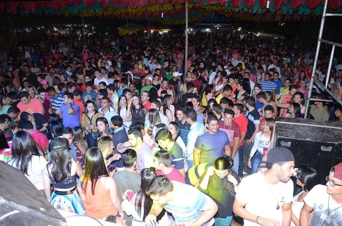 Centenas de pessoas prestigiaram   o  segundo dia dos  festejos do bairro Codó em Dom Expedito Lopes - Imagem 210
