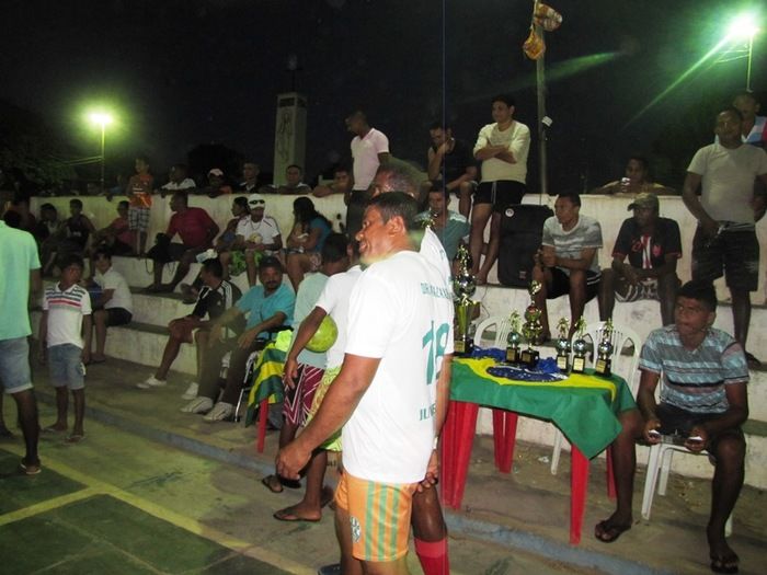 Vereador Zé de Caindinha idealiza e executa projeto de futsal / veteranos para homenagear ex-atletas  - Imagem 3