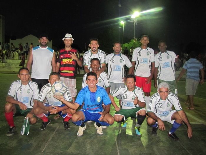 Vereador Zé de Caindinha idealiza e executa projeto de futsal / veteranos para homenagear ex-atletas  - Imagem 4