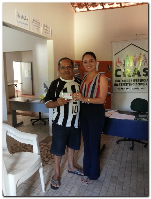  O CRAS realiza entrega do passe livre intermunicipal para pessoas com deficiência e divulga o passe livre cultura, que já pode ser requerido no CRAS- - Imagem 2