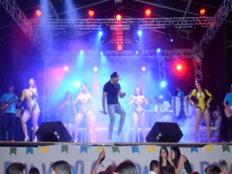 'Muita animação', na última noite de shows do São João do bairro Codó em Dom Expedito Lopes