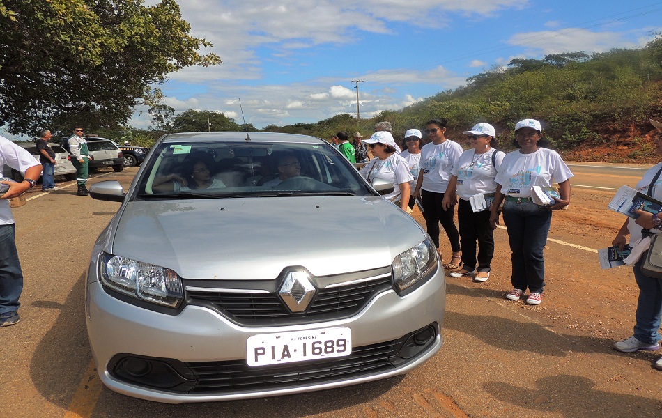 Órgãos fiscalizadores de trânsito realizam blitz na entrada de Pedro II