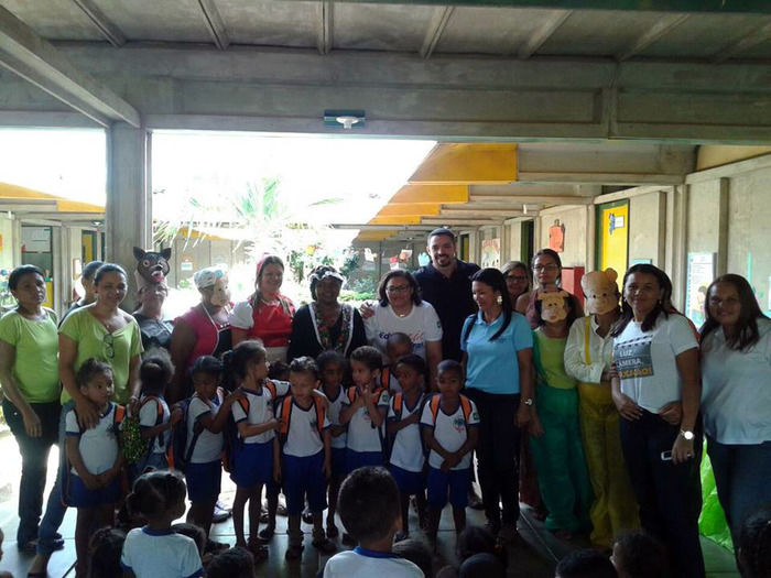 Lukano Sá entrega livros para crianças da rede municipal de ensino - Imagem 2