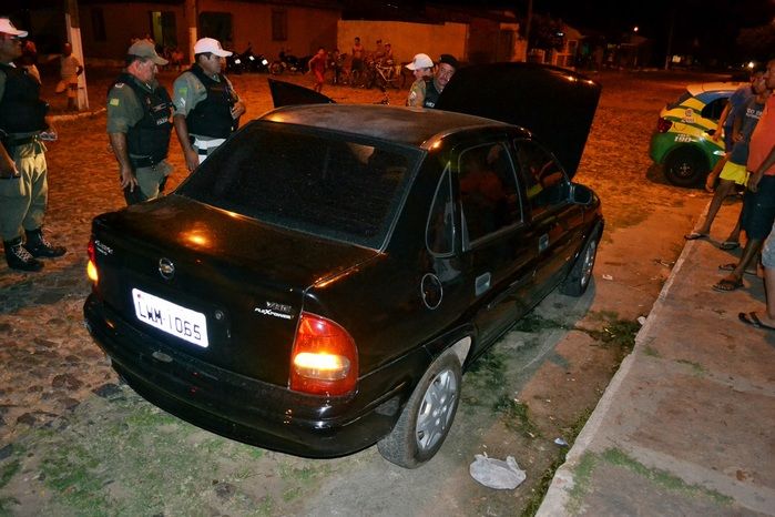 Carro foi furtado em Teresina. (Foto: Kairo Amaral)