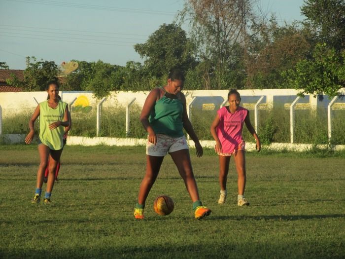 Secretaria de Esporte Faz entrega de Chuteiras para a Seleção Feminina de Futebol de Agricolândia - Imagem 25