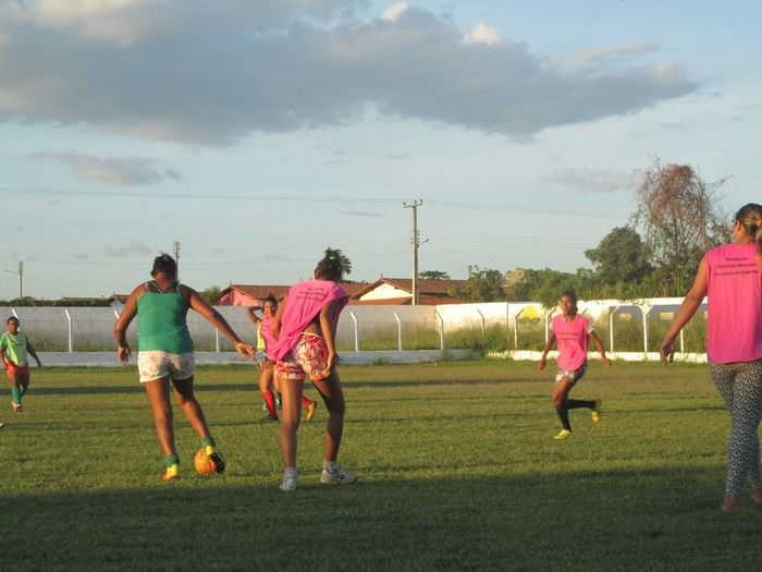 Secretaria de Esporte Faz entrega de Chuteiras para a Seleção Feminina de Futebol de Agricolândia - Imagem 27