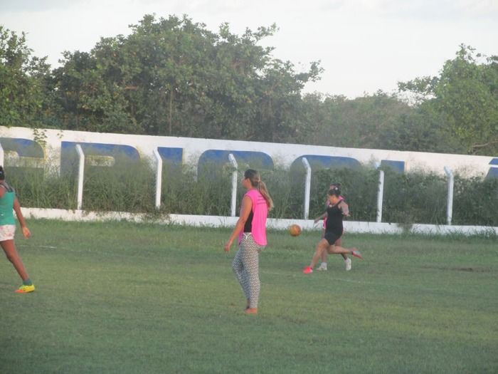 Secretaria de Esporte Faz entrega de Chuteiras para a Seleção Feminina de Futebol de Agricolândia - Imagem 34