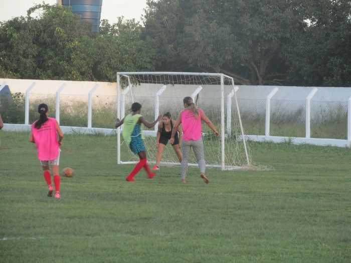 Secretaria de Esporte Faz entrega de Chuteiras para a Seleção Feminina de Futebol de Agricolândia - Imagem 37