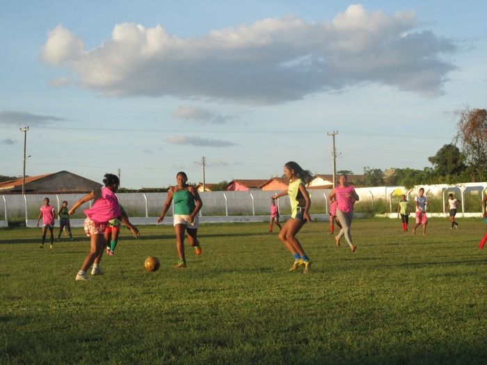 Secretaria de Esporte Faz entrega de Chuteiras para a Seleção Feminina de Futebol de Agricolândia - Imagem 15