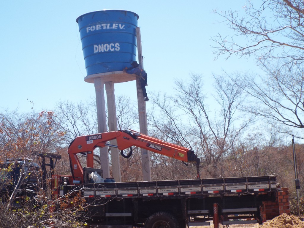 Prefeitura de Cajazeiras  Realiza Instalação de Caixas D'gua