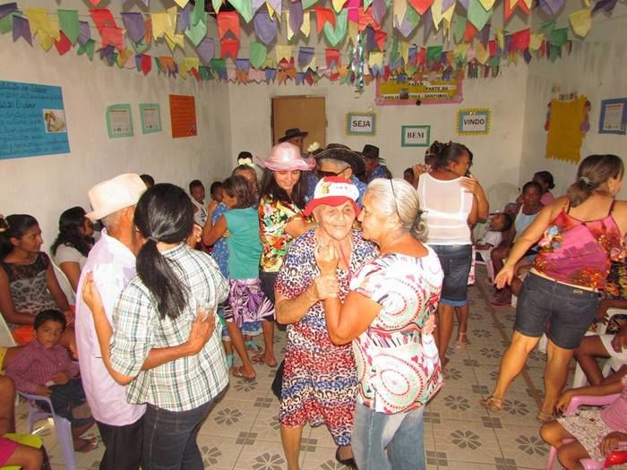 CRAS do Bairro Santinho realiza arraia julino - Imagem 9