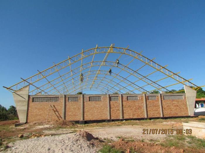 Quadra esportiva do Bairro Pedrinhas recebe estrutura metálica - Imagem 1