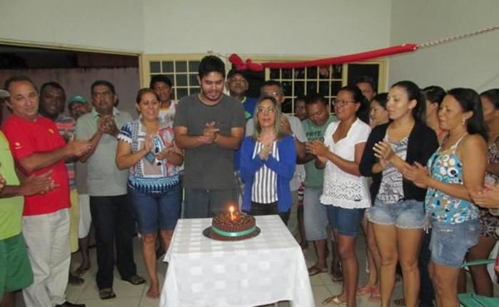 Aniversariante recebe homenagem - Imagem 1