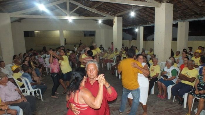 Dom Expedito Lopes, fez festa para homenagear o grupo da melhor idade de Paquetá-PI - Imagem 128