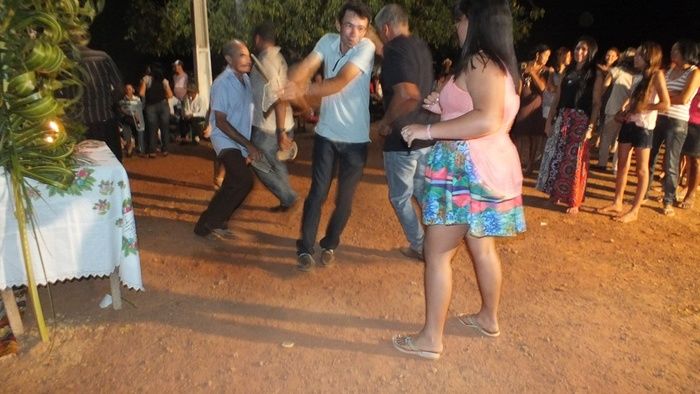 No interior do Piauí, Família e comunidade pagam promessa com Roda de São Gonçalo. - Imagem 23