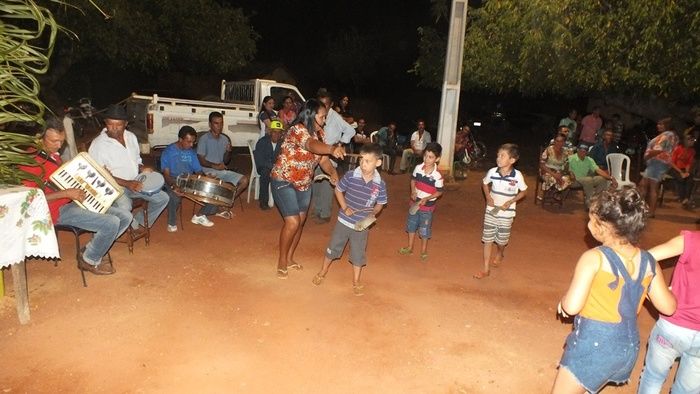 No interior do Piauí, Família e comunidade pagam promessa com Roda de São Gonçalo. - Imagem 29