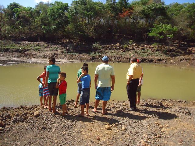 Dr. Zé Maria comemora com a População a Reforma do Tanque em Furta-Lhe a Volta - Imagem 1