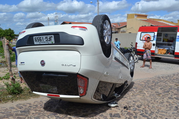 Capotamento em Parnaíba deixa três pessoas feridas - Imagem 4