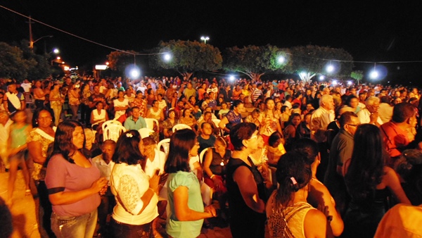 Centenas de devotos de Santo Inácio de Loyola participaram da ultima noite de novena ao padroeiro - Imagem 25